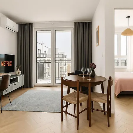 Blushline Wiktoryn Ac Balcony Apartment