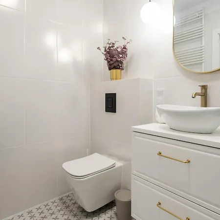 Blushline Wiktoryn Ac Balcony Apartamento *