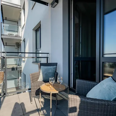 Blushline Wiktoryn Ac Balcony Apartment Warsaw