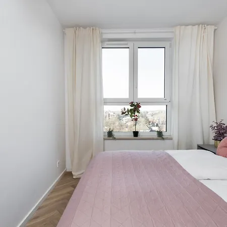 Blushline With Balcony Wiktoryn