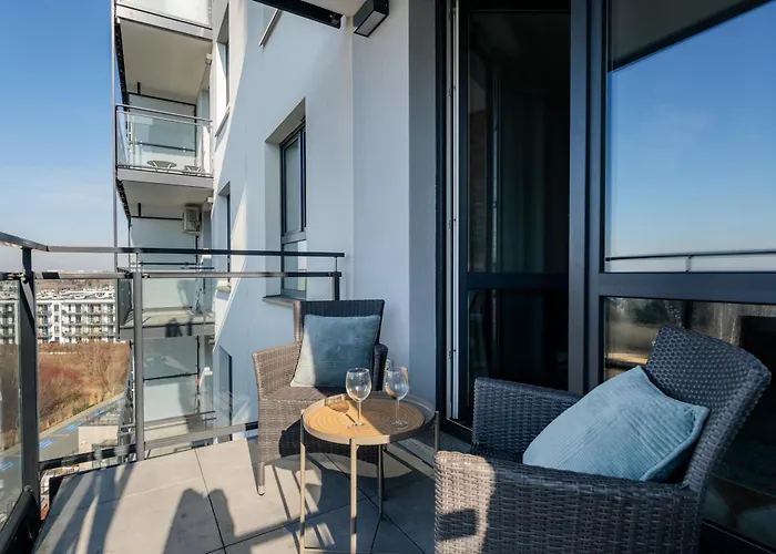 Blushline Wiktoryn Ac Balcony Apartment Warsaw
