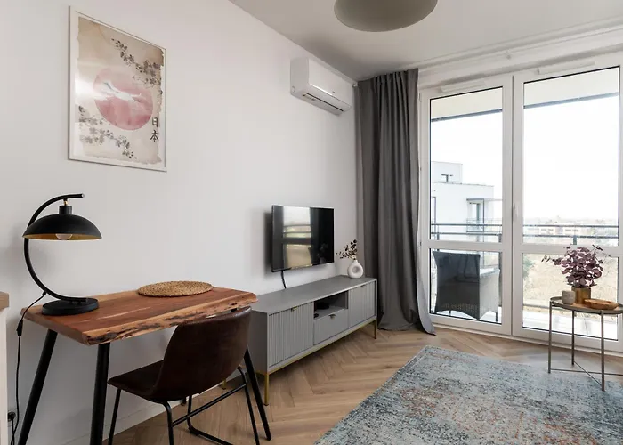 Blushline Wiktoryn Ac Balcony Apartment Warsaw